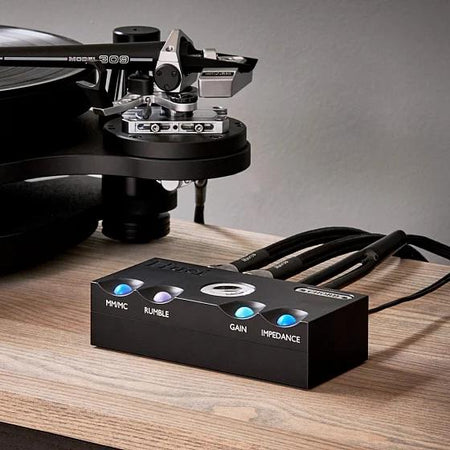 Chord Huei Phono preamplifier black with turntable