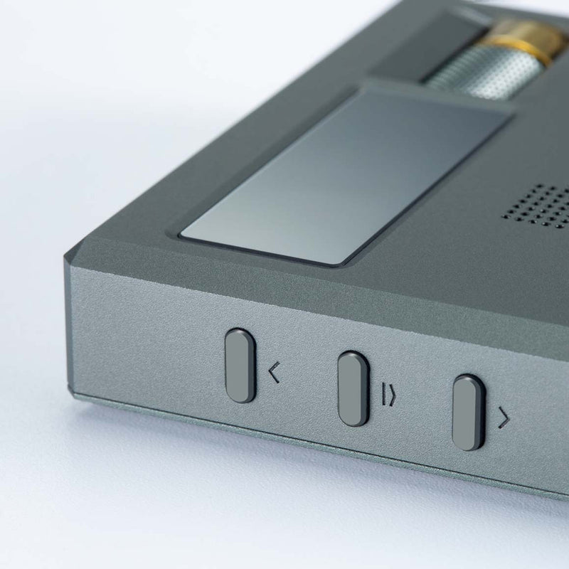 Cayin RU9 Portable Vacuum Tube DAC & Headphone Amp, vue latérale gauche pour les contrôles, Art et Son