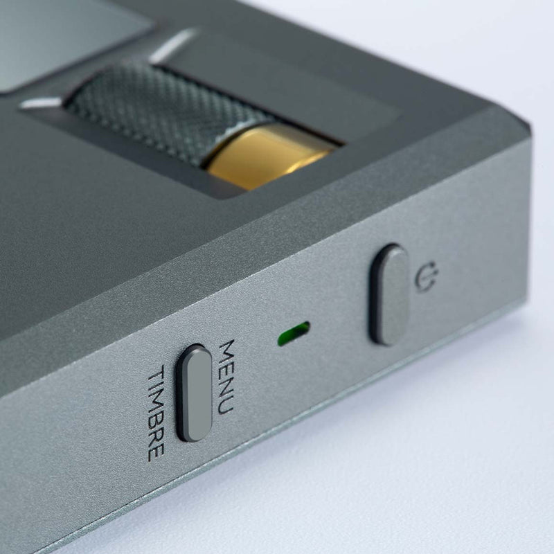 Cayin RU9 Portable Vacuum Tube DAC & Headphone Amp, vue latérale des commandes, Art et Son
