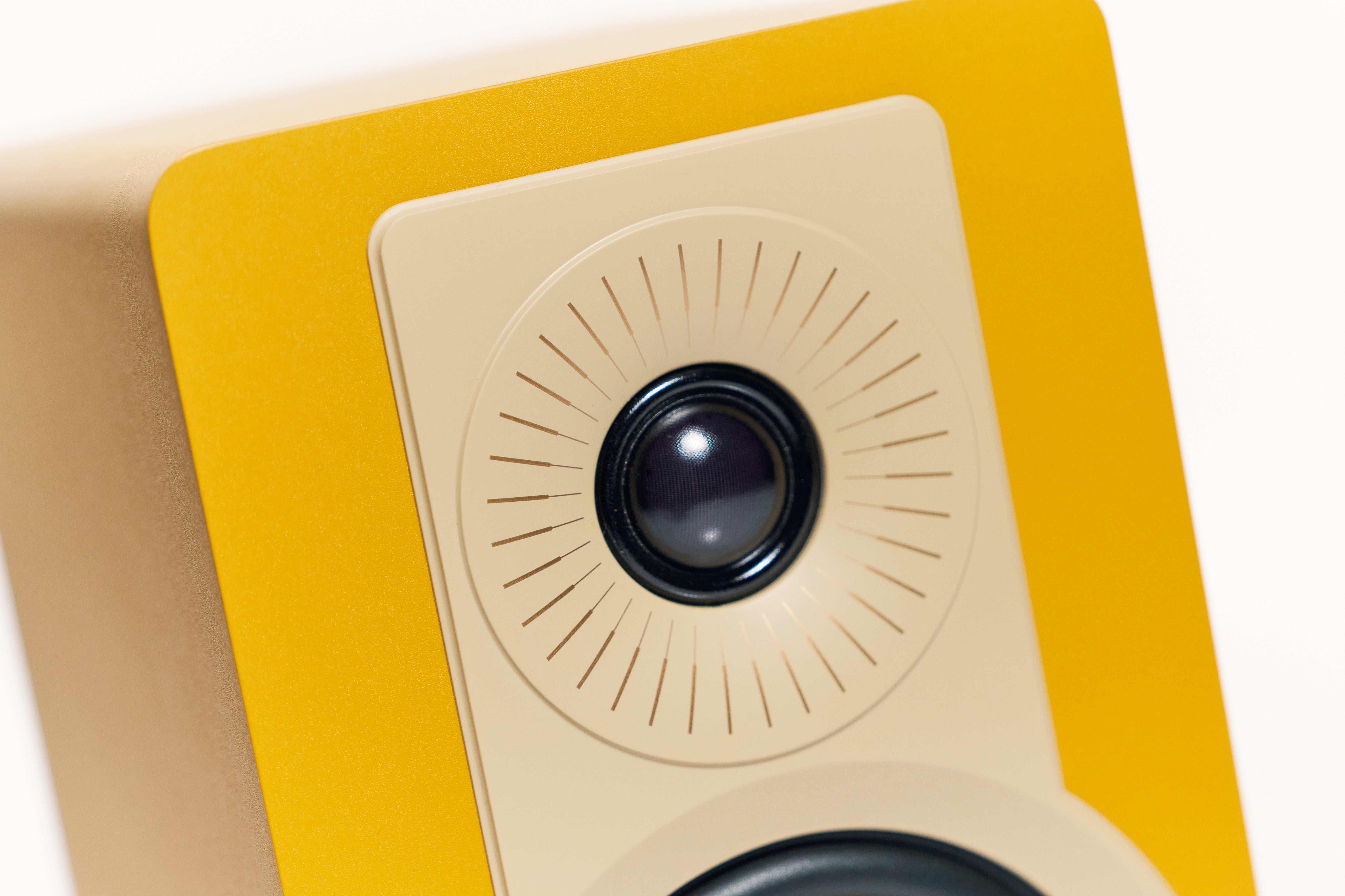 New - Dali KUPID Bookshelf Loudspeaker (pr) - Canada
