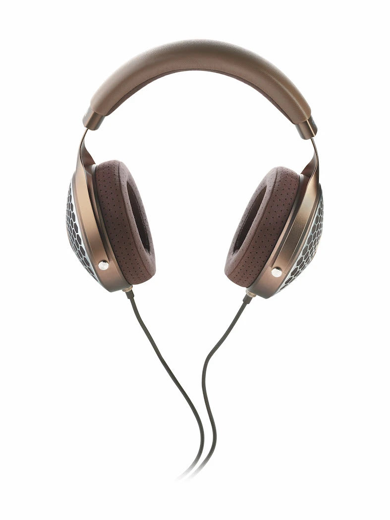 Focal-ClearMg-front-art-et-son