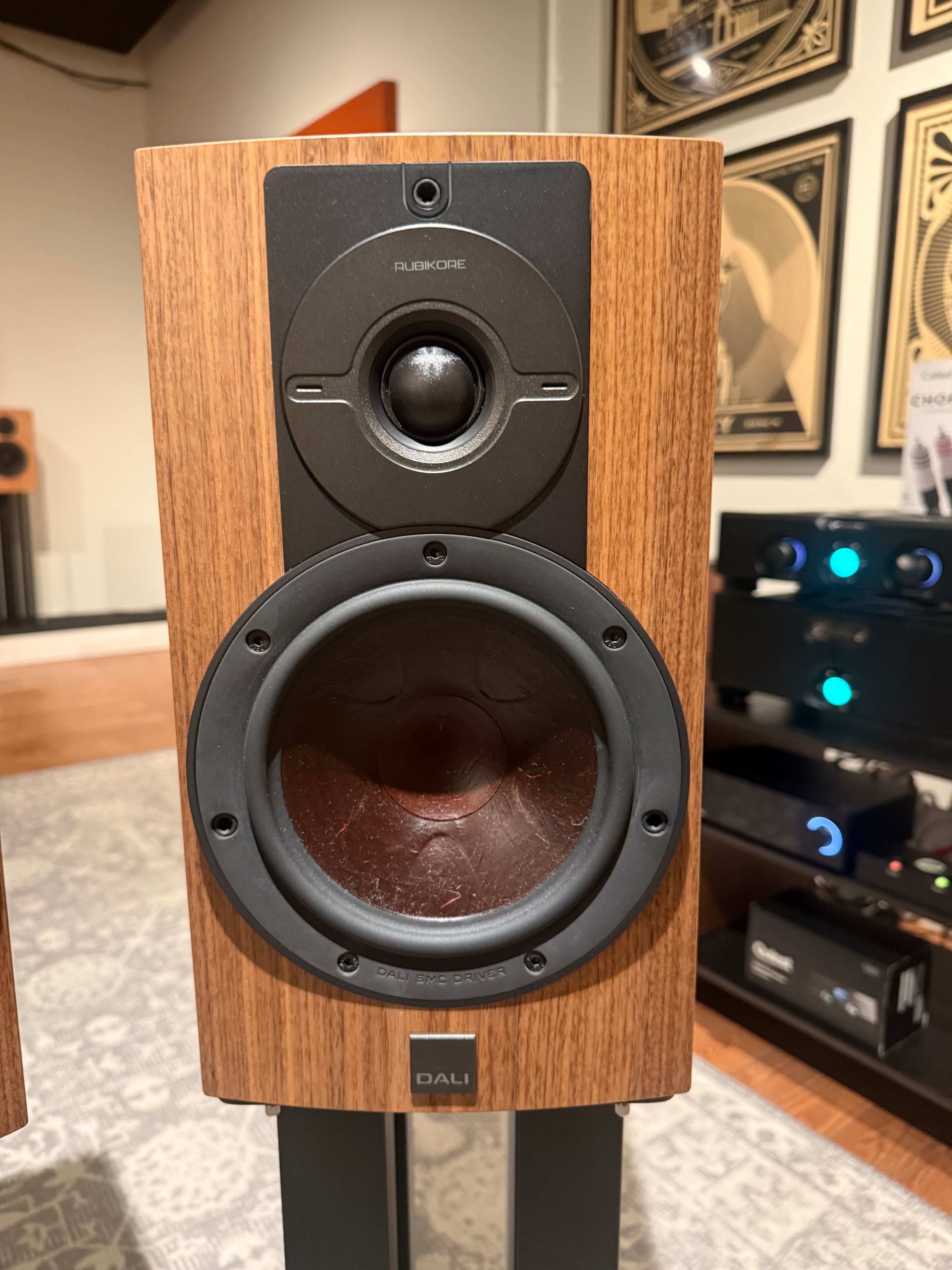 Dali Rubikore 2 Standmount Loudspeaker (pr) (Floor Model)