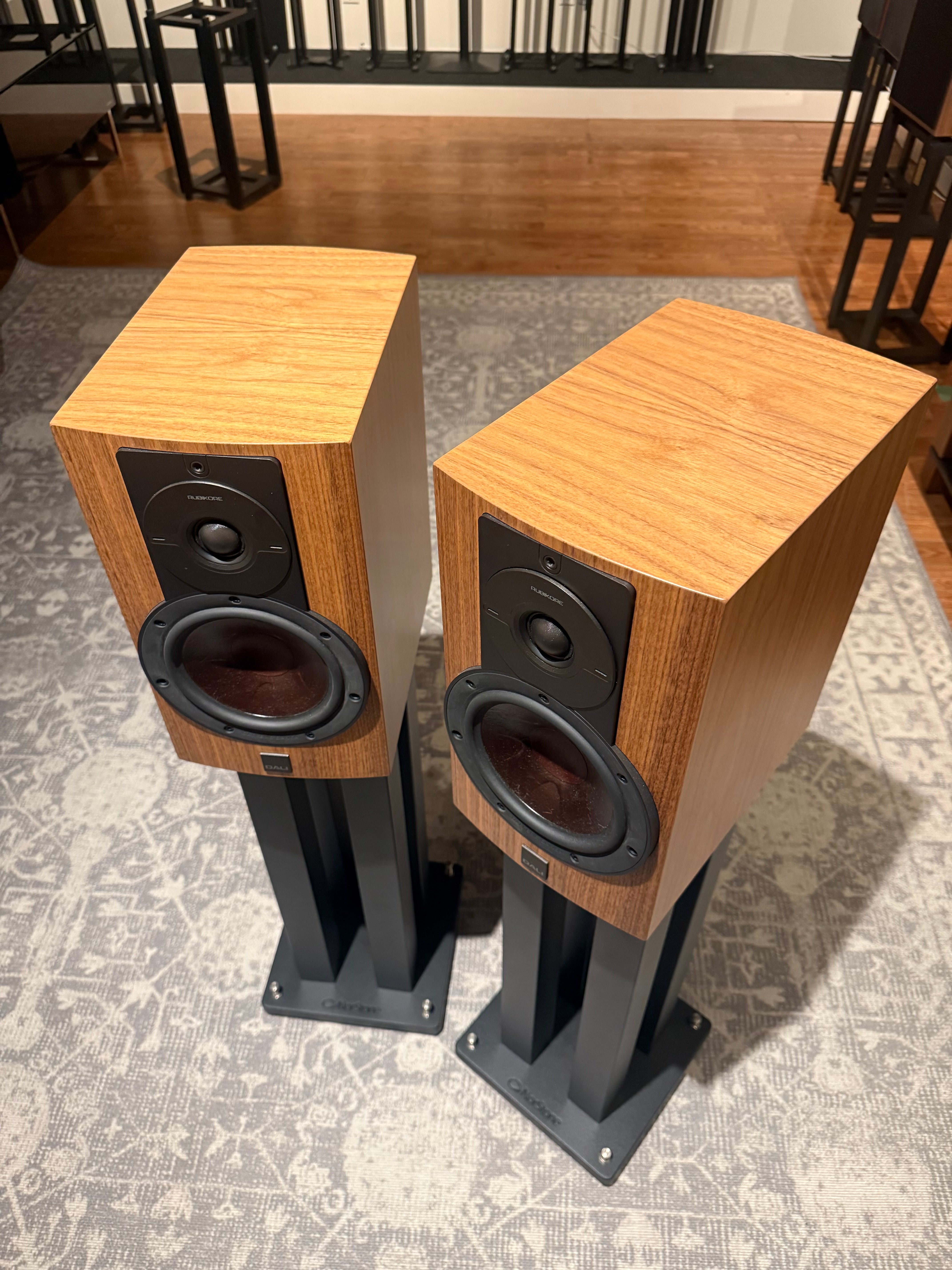 Dali Rubikore 2 Standmount Loudspeaker (pr) (Floor Model)