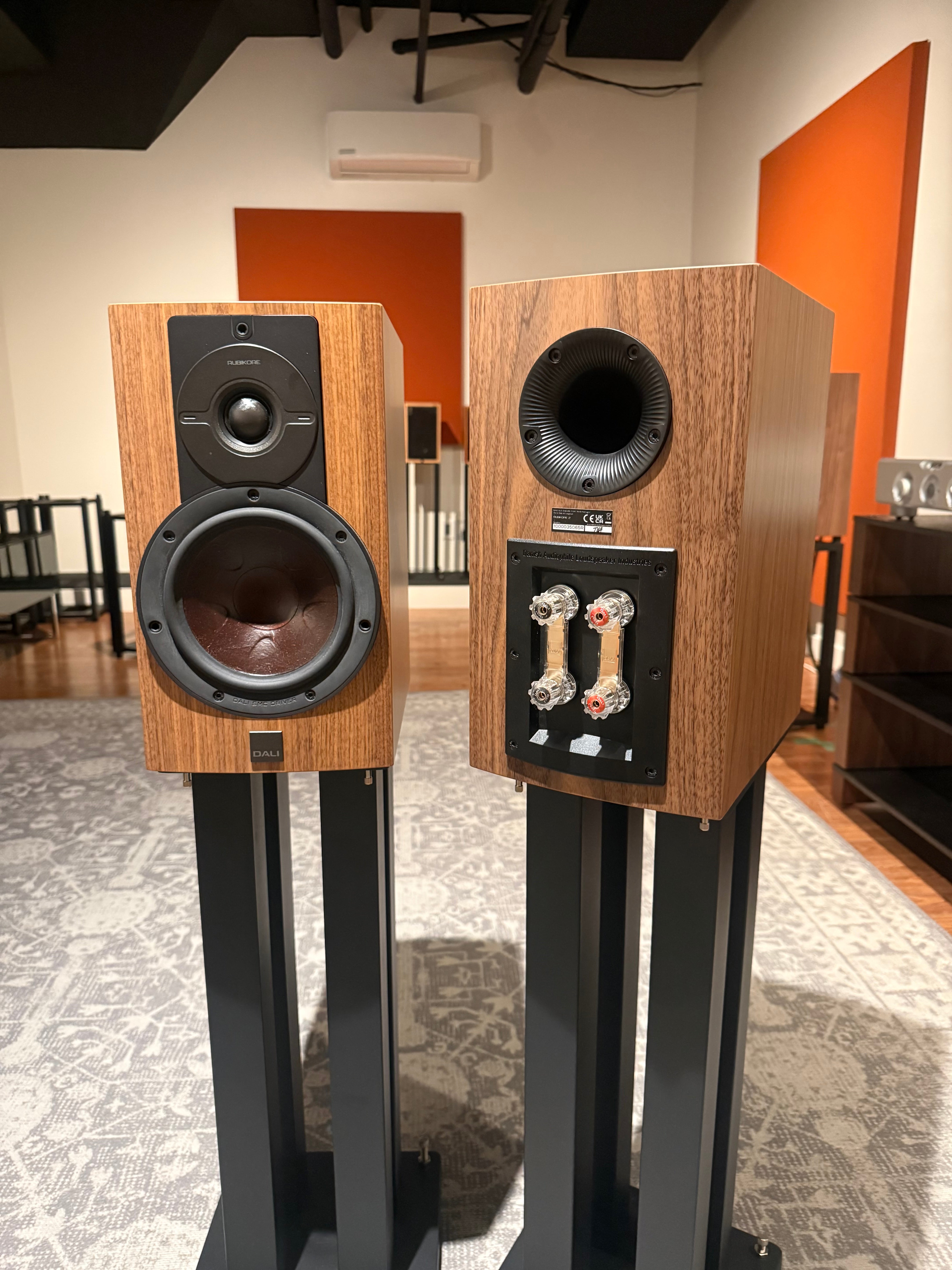 Dali Rubikore 2 Standmount Loudspeaker (pr) (Floor Model)