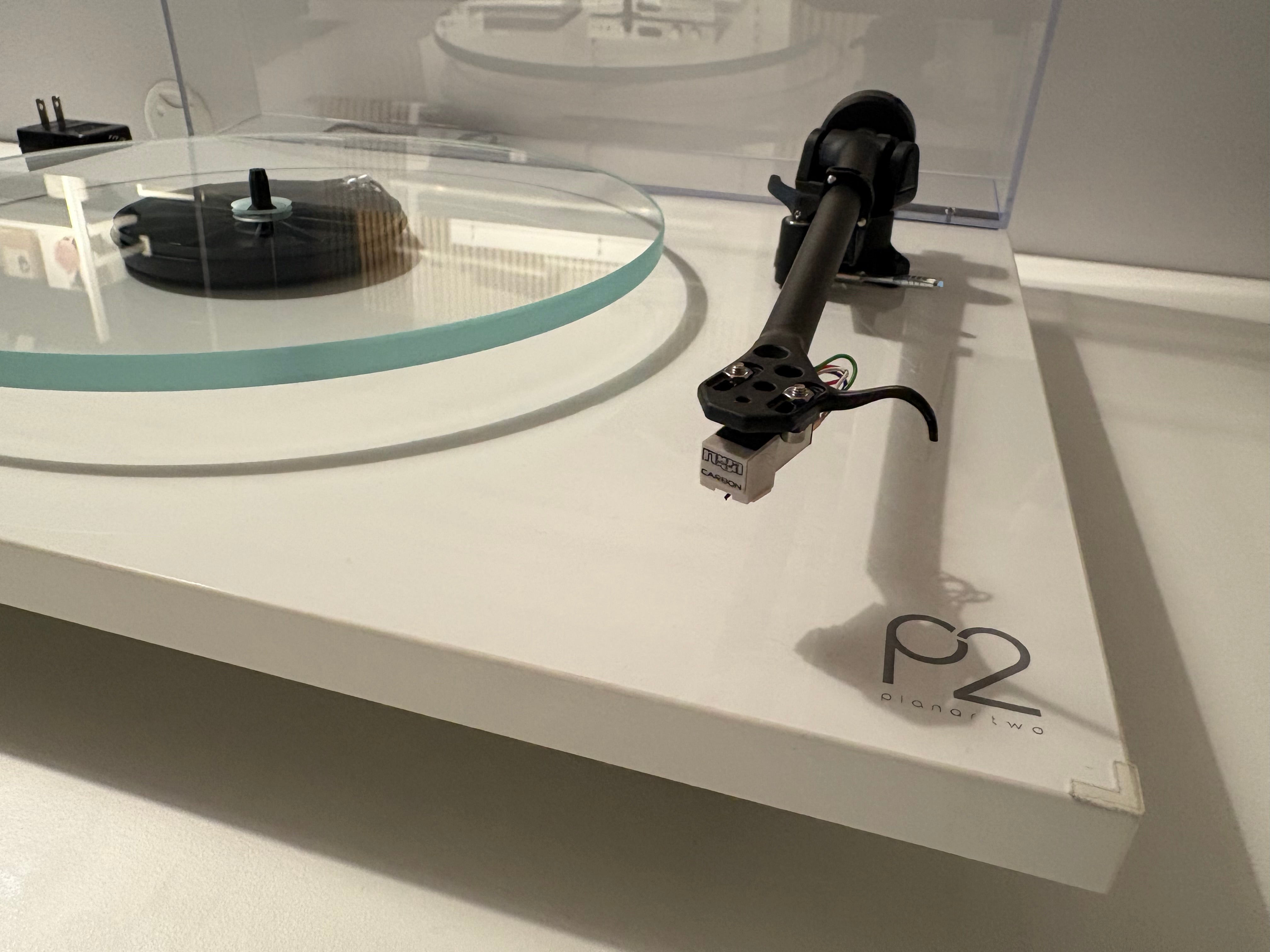 Rega Planar 2 Turntable/Carbon Pro Cartridge (Trade-In)