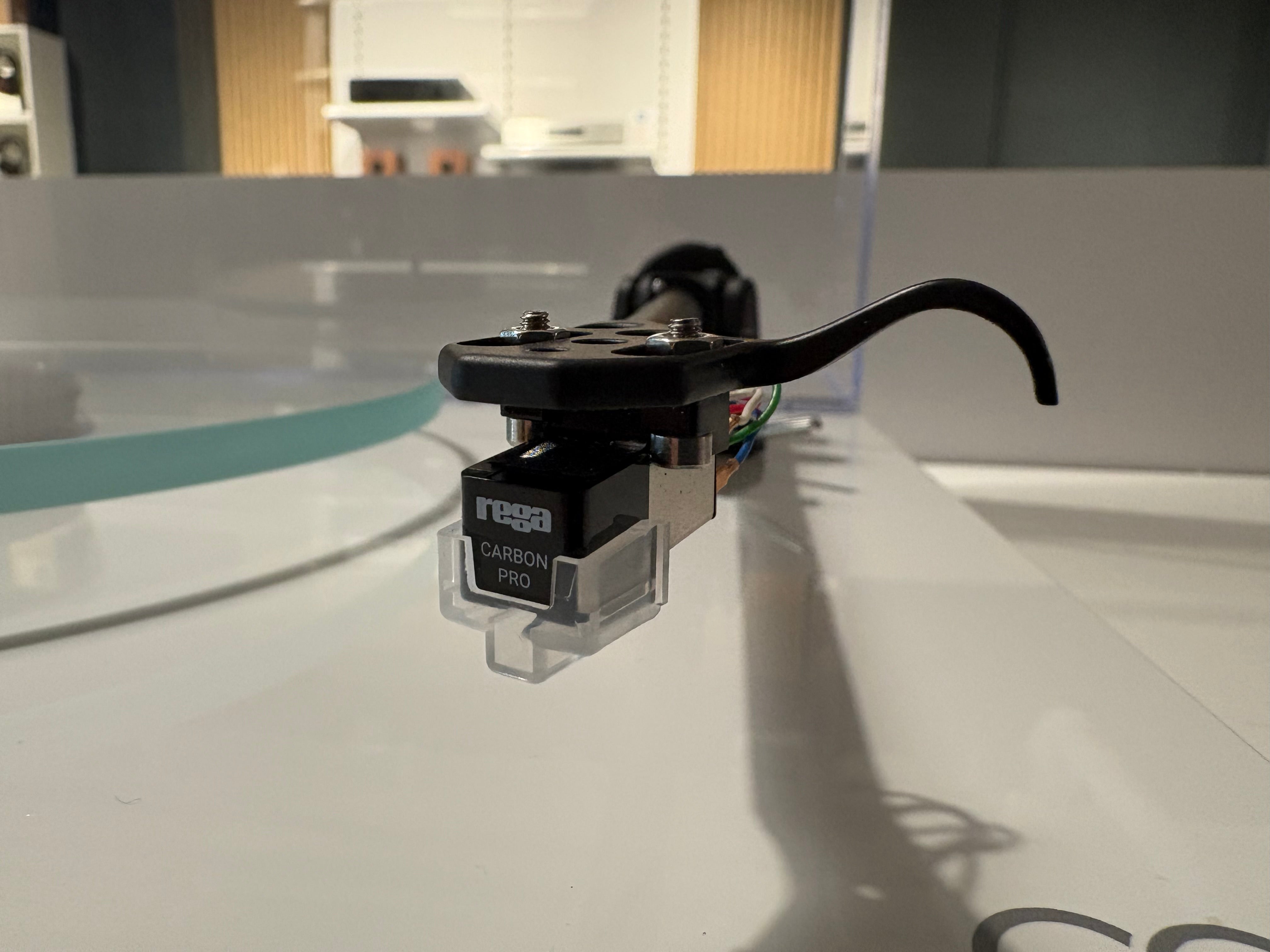 Rega Planar 2 Turntable/Carbon Pro Cartridge (Trade-In)