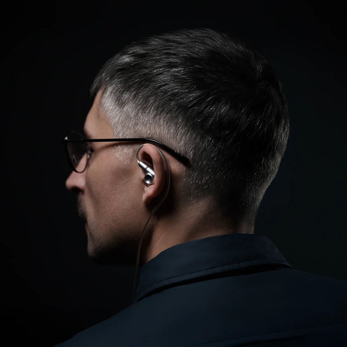 Meze-Audio-ASTRU-in-ear-monitor, male model