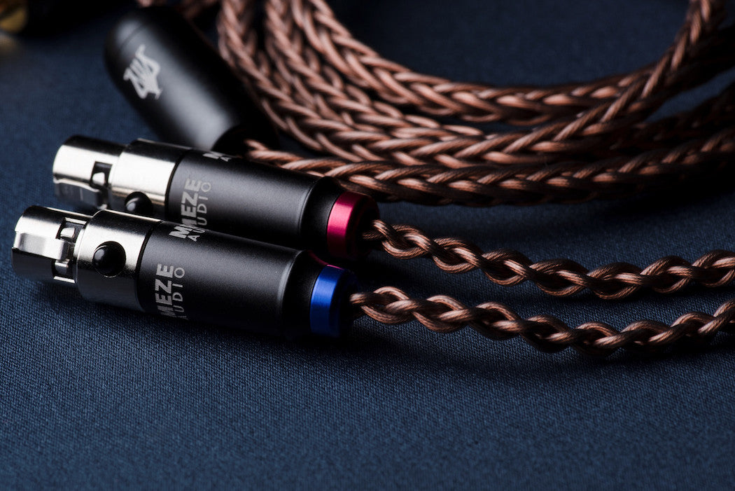 Meze-Audio-Mini-XLR-Copper-PCUHD-connectors-lifestyle-art-et-son