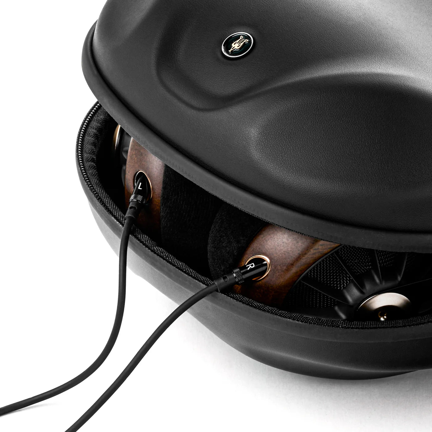 Meze-Audio-Mono-3.5-109-Standard-Cable-lifestyle-art-et-son