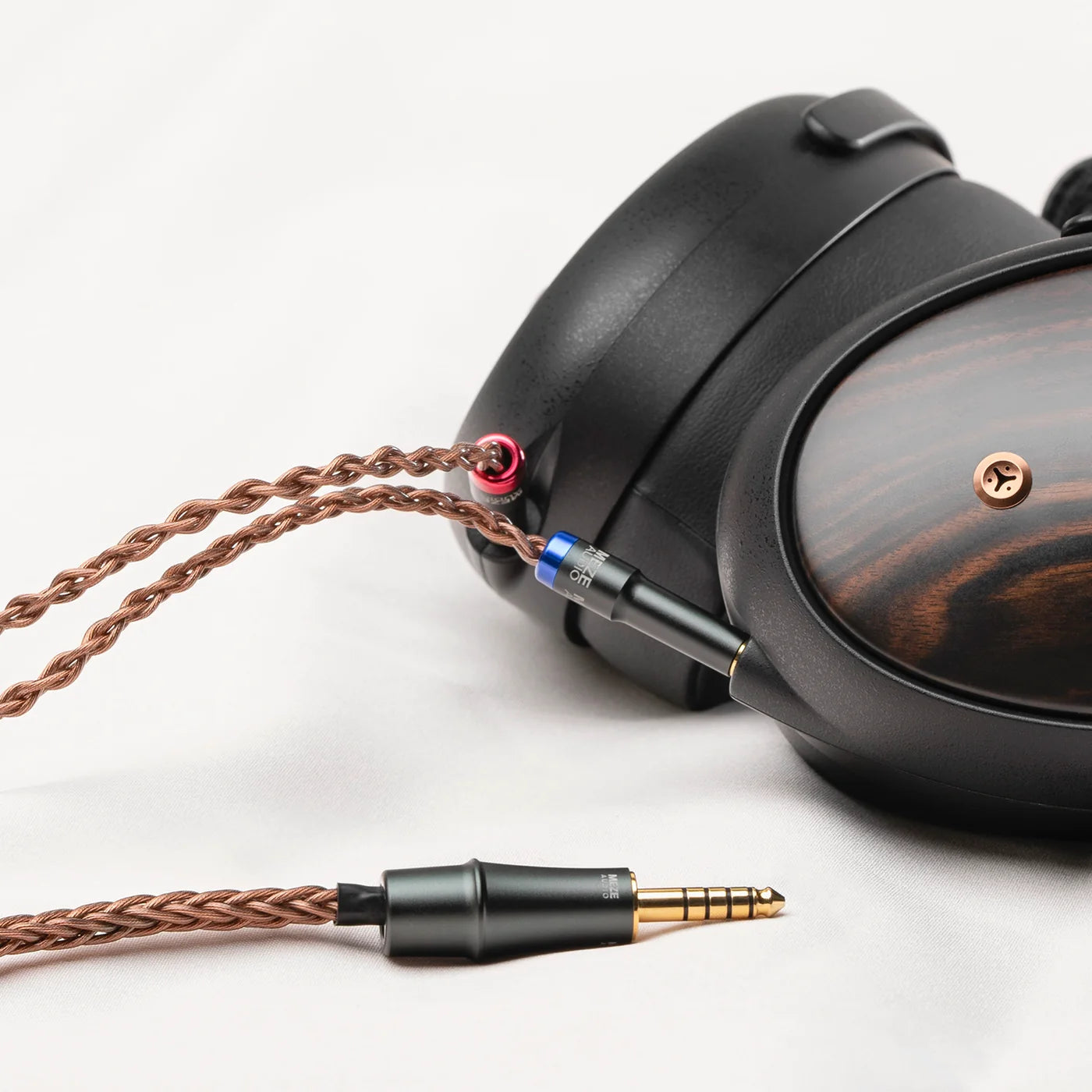 Meze-Audio-Mono-3.5-Copper-PCUHD-headphones-art-et-son