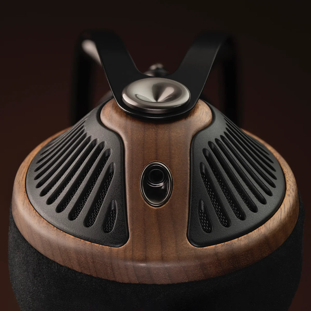 Meze_Audio_105_Silva_Open-Back_Headphones_close-up_cup_view_Art_et_Son