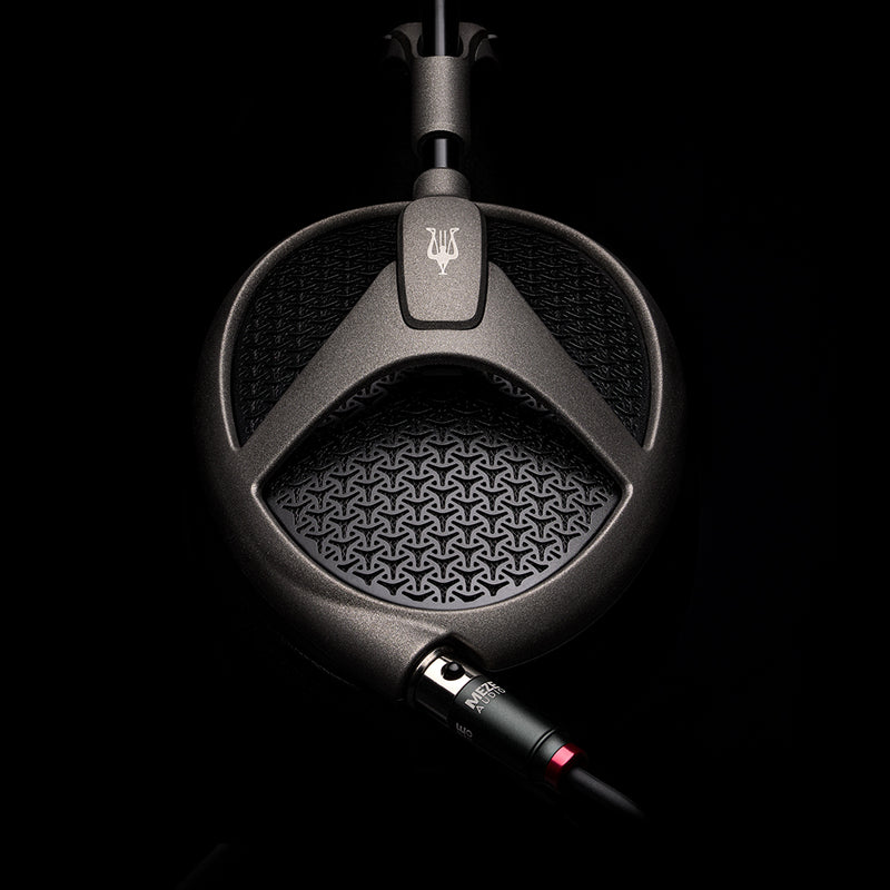 Meze_Audio_Elite_Tugsten_Headphones_closeup_view__Art_et_Son
