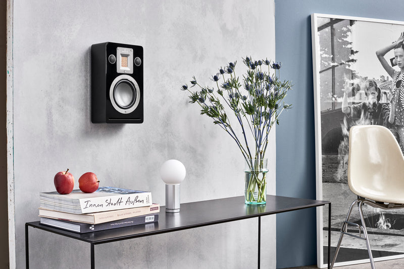 Audiovector QR Wall lifestyle on-wall haut-parleur piano black