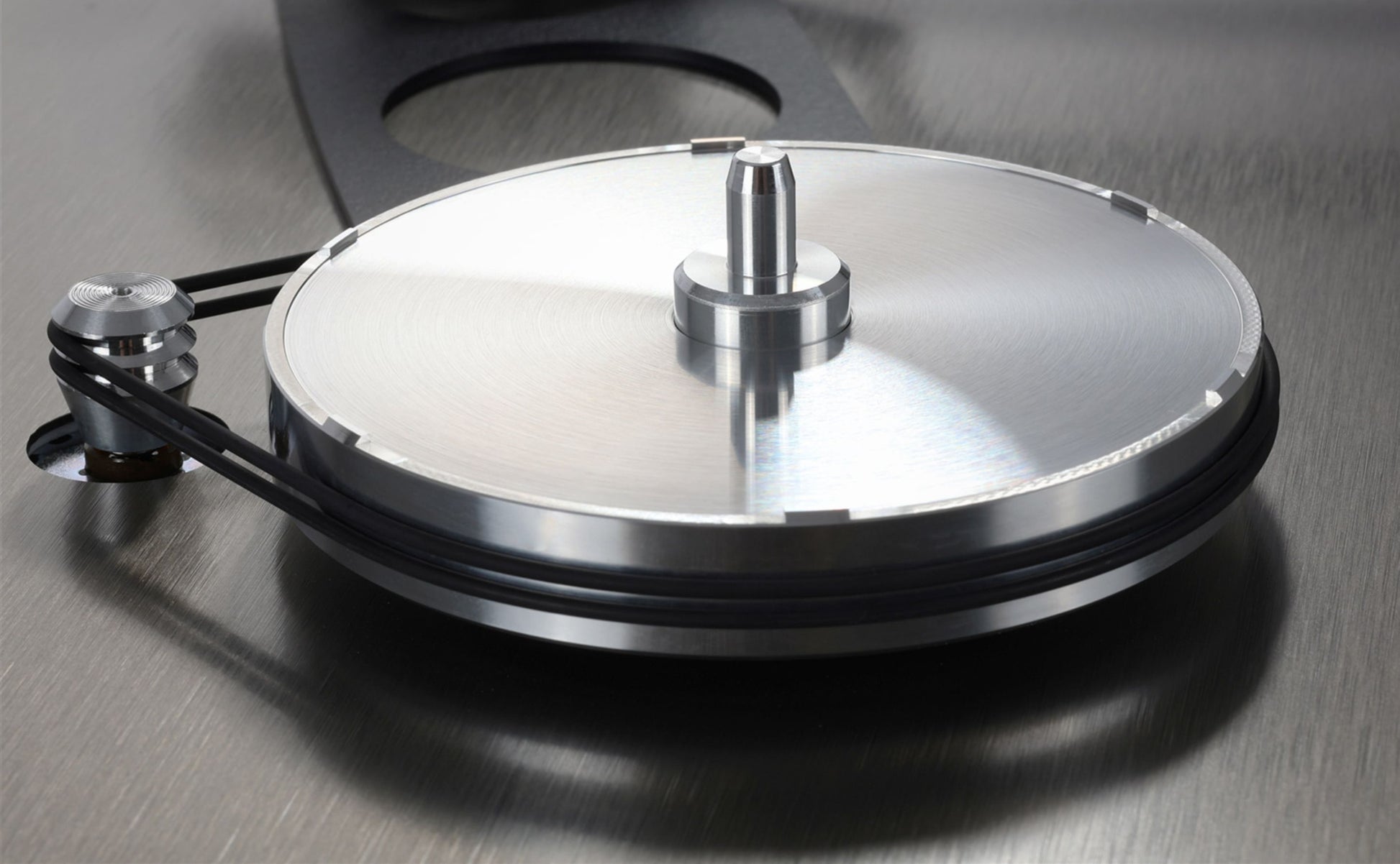 Platine Vinyle Rega Planar 6 RS Edition, gros plan sur le plateau secondaire, Art et Son