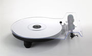 Rega Replay under its custom dust cover, Art et Son