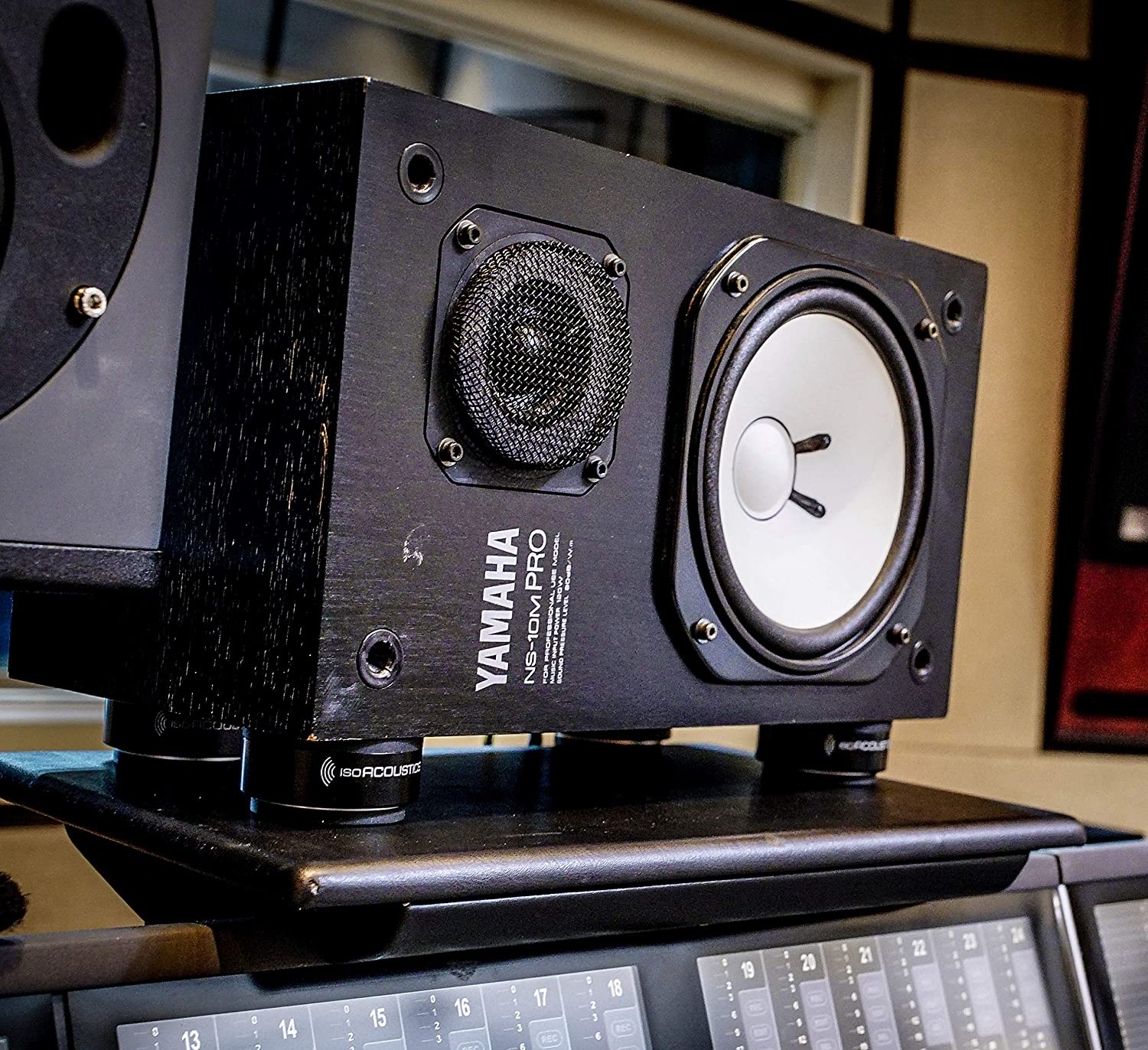 isoacoustics, sound isolation, decouplage, sound decoupling, isoacoustics north america, isoacoustics canada, sound decoupling devices, art and sound, audio store north america, audio store usa, audio quebec