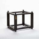 Les pieds de référence TonTrager sont fabriqués avec la plus grande précision. Des matières premières de haute qualité, spécialement sélectionnées, sont utilisées : du bois provenant de forêts locales certifiées FSC. Sur un TonTräger, les Haut-parleurs Harbeth atteignent de nouveaux sommets. Disponible sur Art et Son.