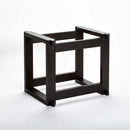 Les pieds de référence TonTrager sont fabriqués avec la plus grande précision. Des matières premières de haute qualité, spécialement sélectionnées, sont utilisées : du bois provenant de forêts locales certifiées FSC. Sur un TonTräger, les Haut-parleurs Harbeth atteignent de nouveaux sommets. Disponible sur Art et Son.