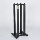 Les pieds TonTrager Reference Harbeth. sont fabriqués avec la plus grande précision. Des matières premières de haute qualité, spécialement sélectionnées, sont utilisées : du bois provenant de forêts locales certifiées FSC. Sur un TonTräger, les Haut-parleurs Harbeth atteignent de nouveaux sommets. Disponible sur Art et Son.