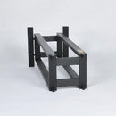 Les pieds TonTrager Reference Harbeth. sont fabriqués avec la plus grande précision. Des matières premières de haute qualité, spécialement sélectionnées, sont utilisées : du bois provenant de forêts locales certifiées FSC. Sur un TonTräger, les Haut-parleurs Harbeth atteignent de nouveaux sommets. Disponible sur Art et Son.